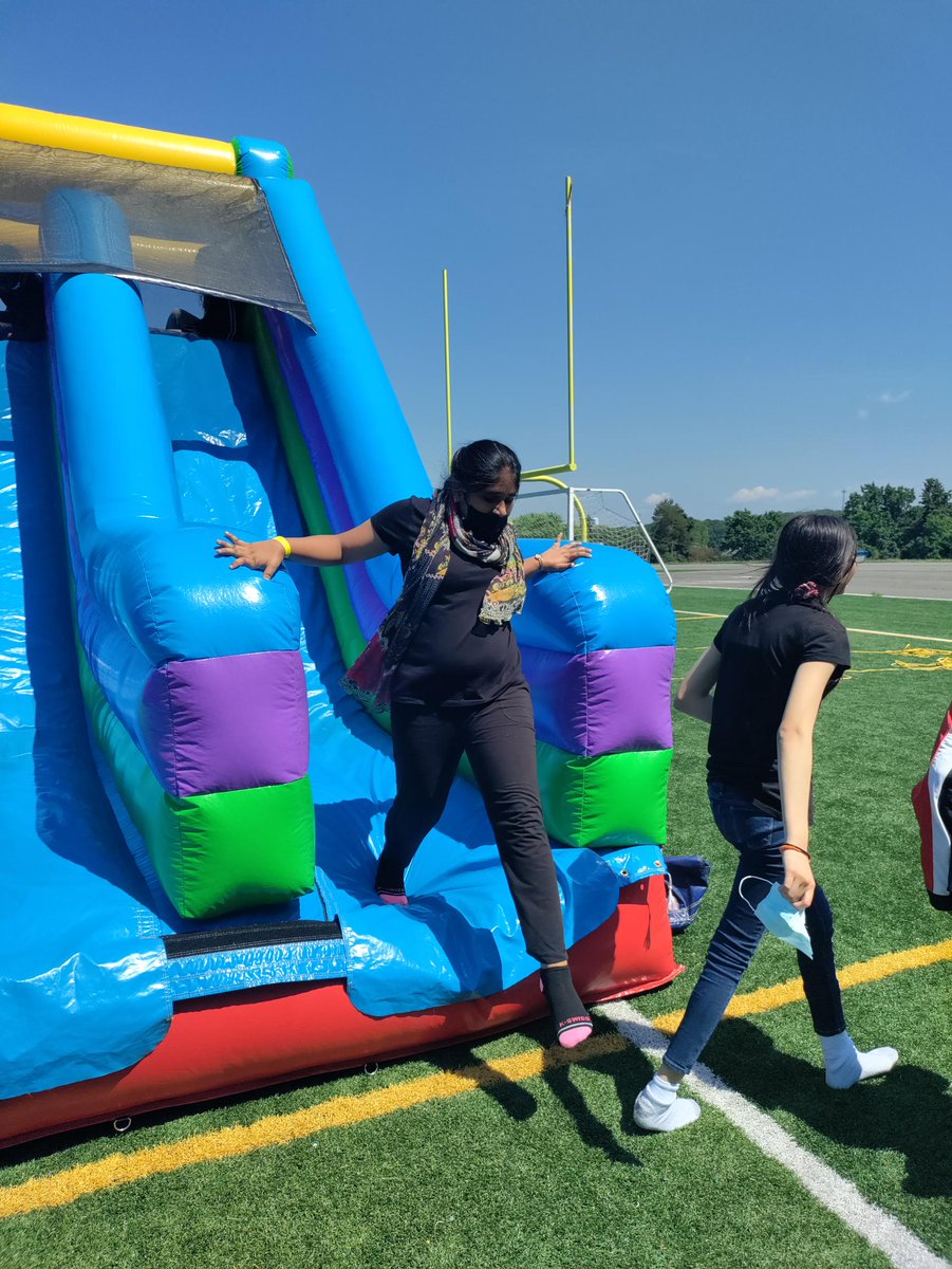 GrahamParkMS's tweet photo. 6th Grade Field Day today! #GPYOUKNOW https://t.co/9LcQBlOMYm
