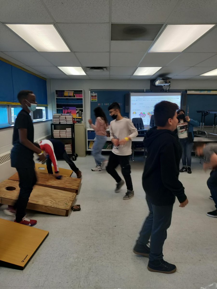 GrahamParkMS's tweet photo. 6th Grade Field Day today! #GPYOUKNOW https://t.co/9LcQBlOMYm