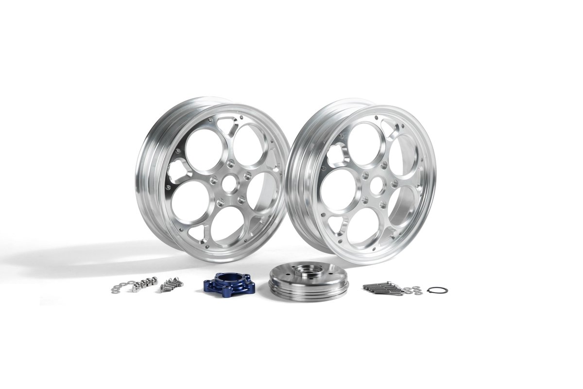 DorisTarazon's tweet photo. forged wheel for vespa scooter ! GTS/SPRINT are both available 
1. Material: Aluminum alloy AL6061-T6
2. proceed : Forged 
3. CNC proceeding 
4. Anodized color
For more info, pls contact doris : doris@tarazon.com 
cell/ whatsapp/wechat:+8618352532080 https://t.co/bYACMKmmaw