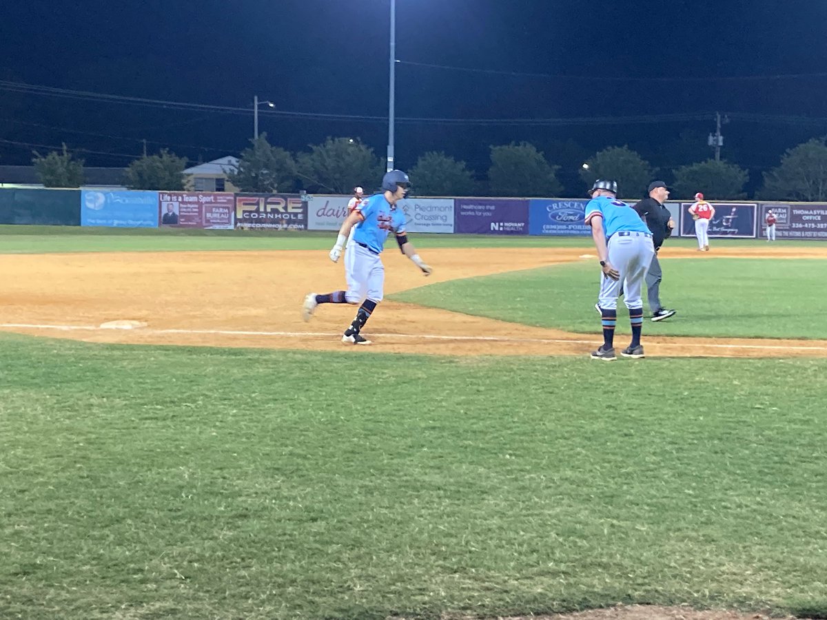 discoturkeys's tweet photo. Similar picture. Pirmin hit his second on the day. We lead 10-9 now in the top of the 9th https://t.co/WQXFzJ97Cr