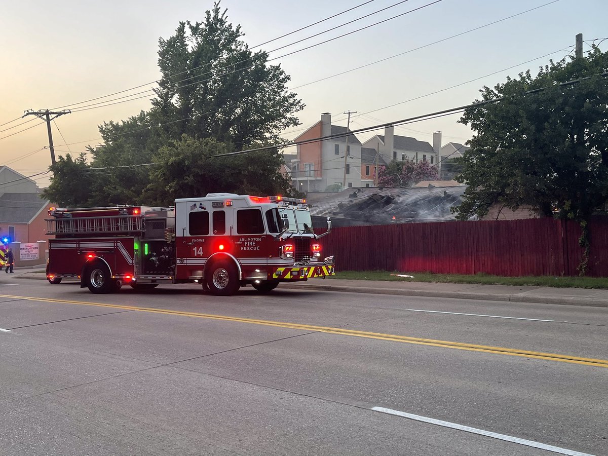 DFWscanner's tweet photo. Apartment Fire (Arlington) Truck 1, Engine 1, Engine 4, Engine 14, Tower 8, and others are working a 2 alarm apartment fire in the 2600 block of W. Randol Mill Road. Heavy smoke and fire showing on arrival. 2 alarms. https://t.co/9oydRPOmyo