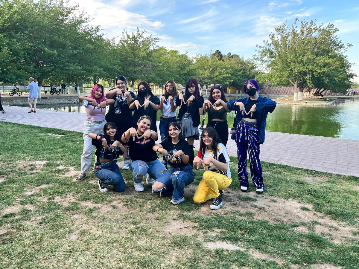 nayenha_7's tweet photo. Reunión de Monbebes, Monbebe best fandom tengo pruebas cero dudas🫶🏻#MONSTAX #MONBEBE #monbebemexico #KIHYUN #HYUNGWON #JOOHEON #CHANGKYUN #MINHYUK #SHOWNU #WONHO https://t.co/vnXEMaRyHN