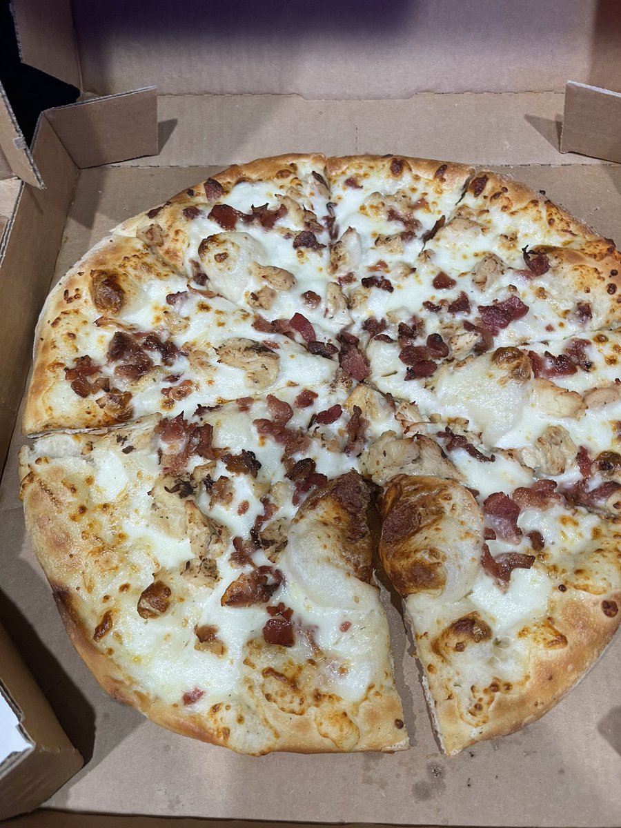 Basically_Toast's tweet photo. @dominos I’m loving the look of the Buffalo pizza. 😂 https://t.co/FiOmIZ3V88