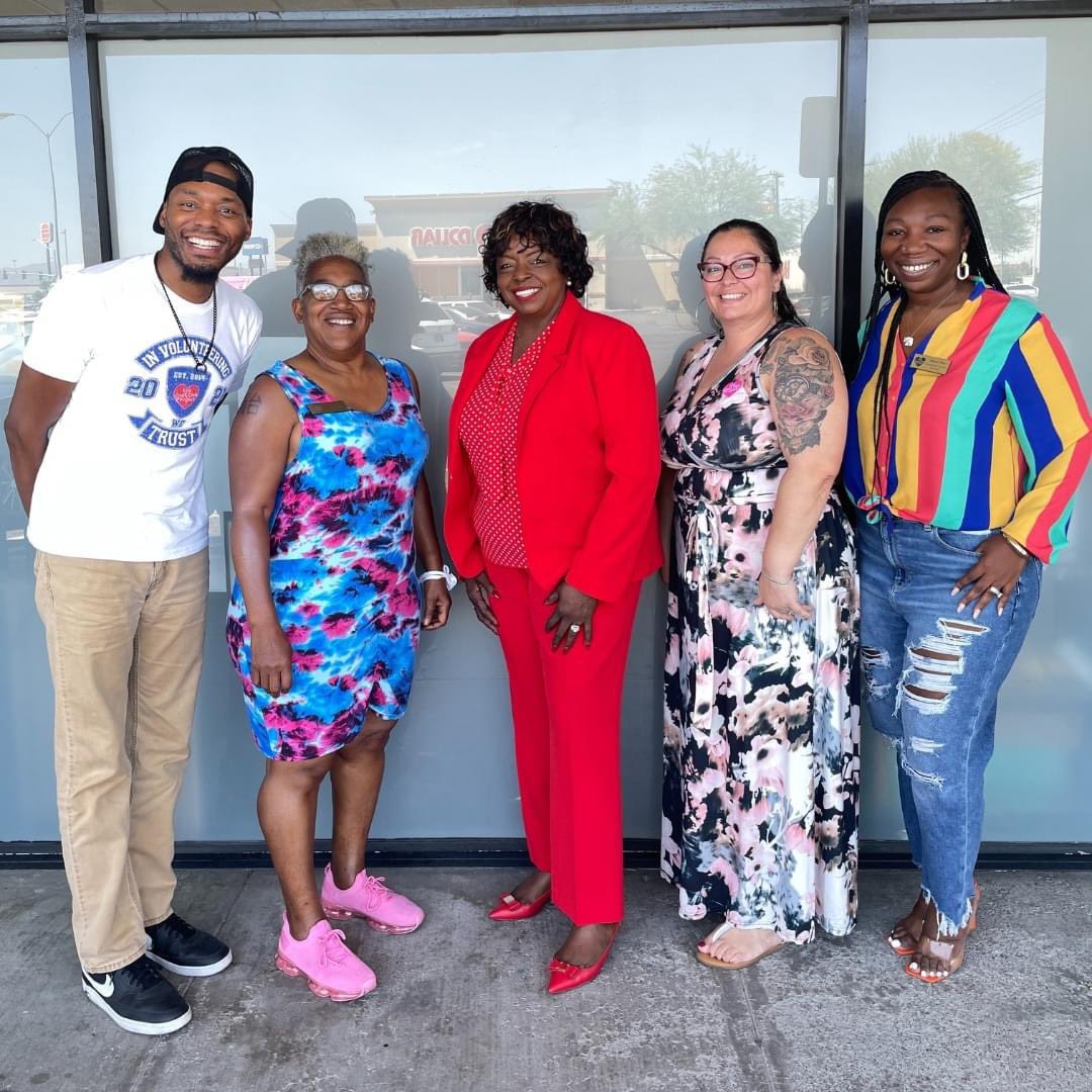 thejust1project's tweet photo. Thank you @JerrieMerritt for coming in to speak to our Community Connect team! ✨

📊 She is a Financial Literacy Expert &amp; they discussed how to serve our clients better by creating spending &amp; savings plans to sustain permanent housing and/or increase income &amp; decrease expenses. https://t.co/9OHxtpcG6w