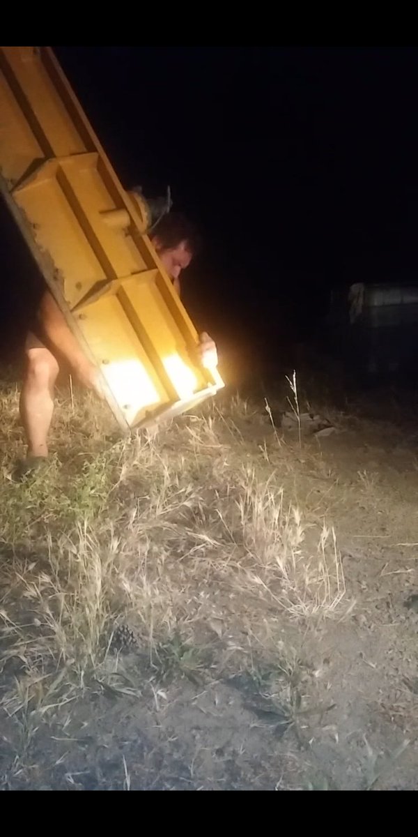 vandhal5's tweet photo. He estat uns quants dies que al vespre o a la nit em carrego això al coll unes quantes vegades, perquè ni que la gent no ho entengui a mí sempre m'agradat fer força i és més sà i més divertit que estar amb plagues de gent que estan farts de consumir 💩 i vòlen la contaminació https://t.co/Bg3eymWMor