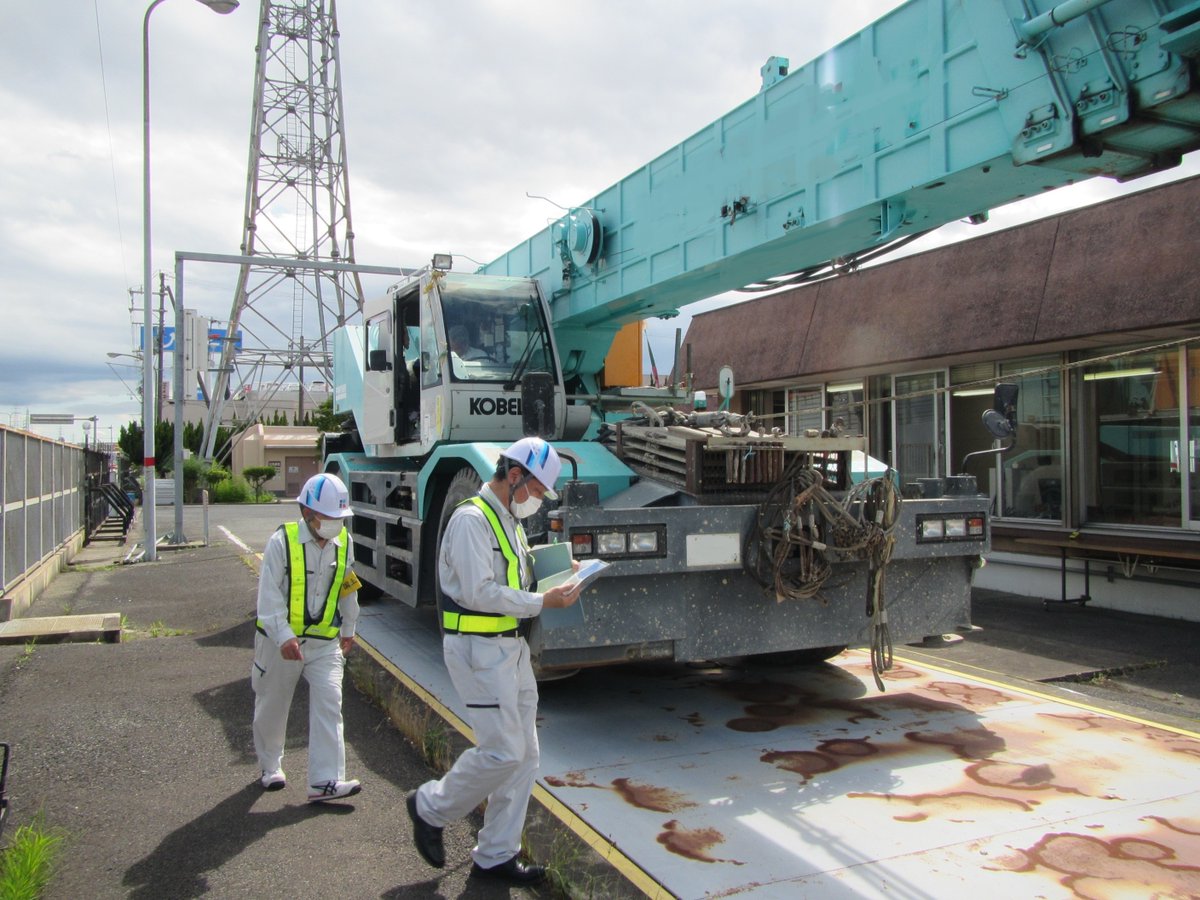 貨物軽自動車 軽トラック バイク便 運送事業の届出サービス 大阪 堺 和泉 岸和田 泉佐野などのトラック貨物運送 霊柩車運送 レンタカー事業 倉庫業 バス タクシー等の旅客運送事業の許可申請は南大阪 運送事業サポートデスクへ