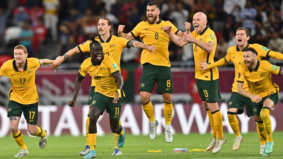 thepfa's tweet image. Two generations. 
Two iconic penalty shoot-out moments.
Shared history.
One Team.
Our @Socceroos 🇦🇺

#SupportingThePlayers