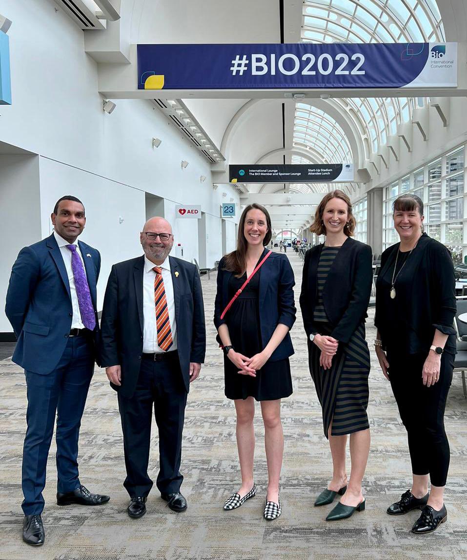 A_Sinodinos's tweet image. A great day in fine San Diego, joining @Austrade &amp;amp; Consul-General Saulo in reflecting on @illumina's dazzling work with @UniMelb Genomics Hub, &amp;amp; then on to the @CaribouBio Biosciences Investor Meeting to promote 🇦🇺's clinical research &amp;amp; cell therapy manufacturing prowess #BIO22