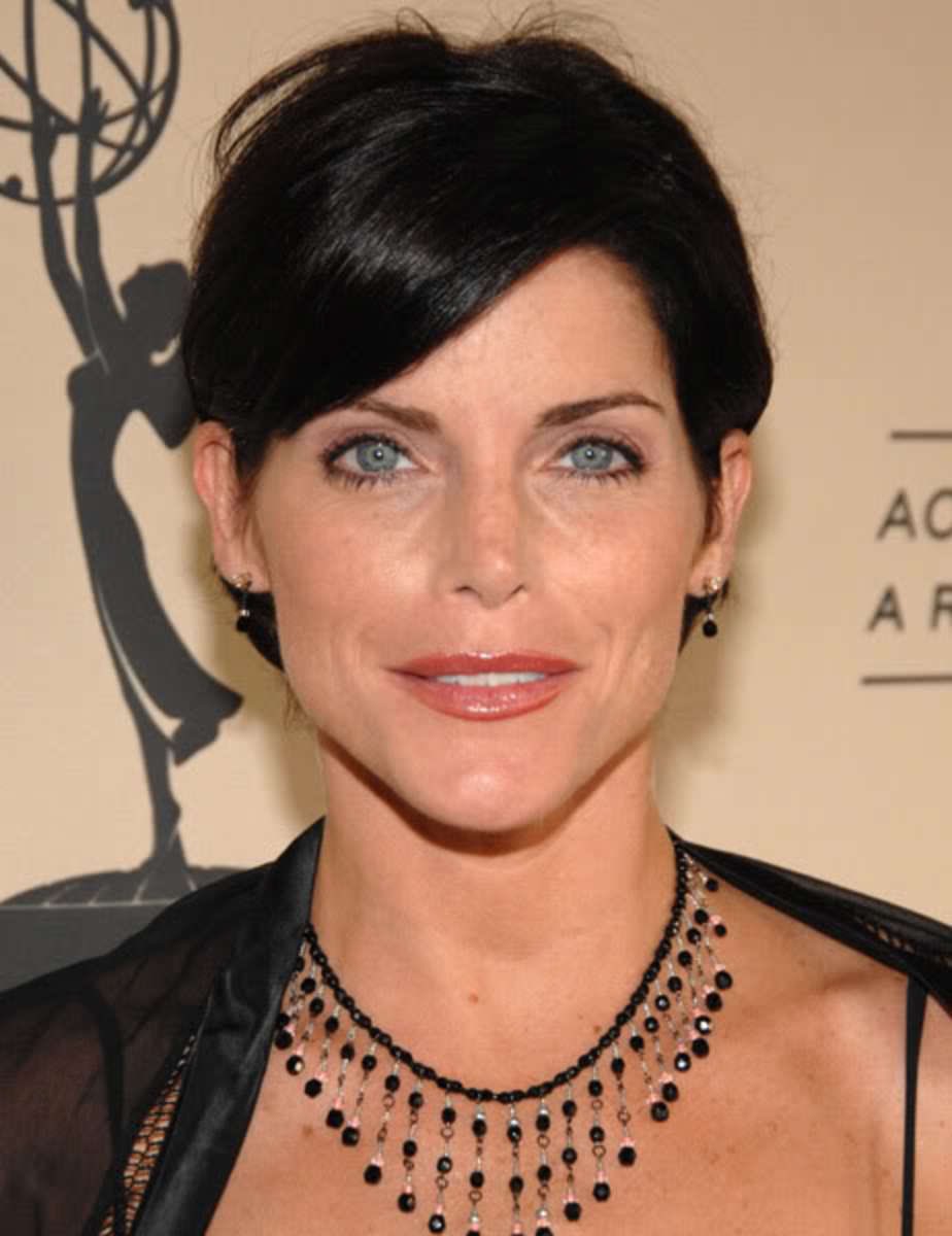 Happy Birthday to Lesli Kay . 