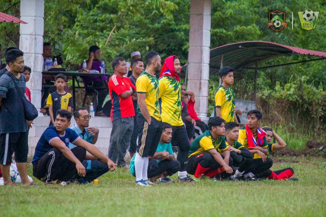 CheSafarin's tweet photo. Seronok tengok kawan2 main bola 

"Sapik pok mat" https://t.co/9LpgcQkYlN