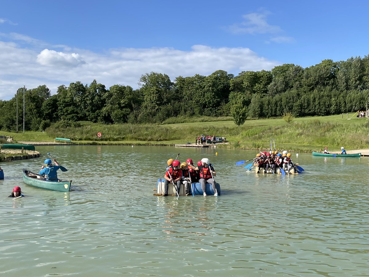 TheRichmondPri's tweet photo. How to make a raft! #MakingMemories #Year6 #PGL #Fun #EvenTheStaffGotInvolved https://t.co/82DbZ6SvhR
