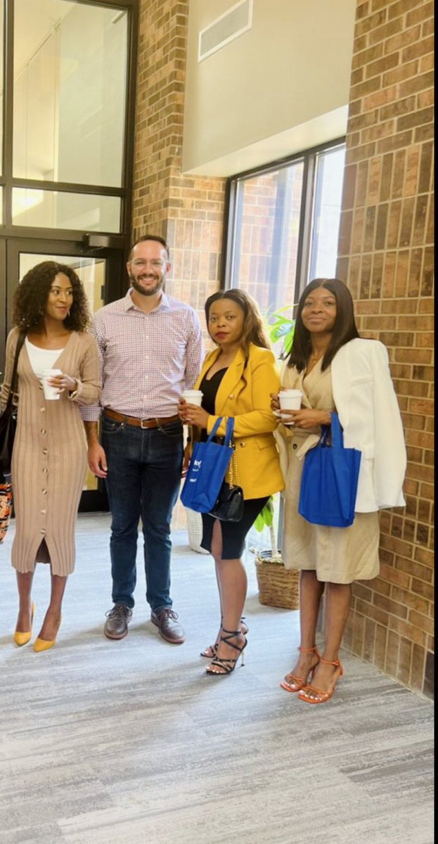 chrisczadi's tweet photo. Hawkeyes after Sunday service at Parkview church in Iowa city 🇨🇩🇬🇭🇲🇼🇰🇪🇬🇶🇳🇬🇿🇼 🇱🇷

#MWF22 #Iowa #MandelaFellows 
@USEmbKinshasa @WashFellowship https://t.co/2kqXt0gSD0