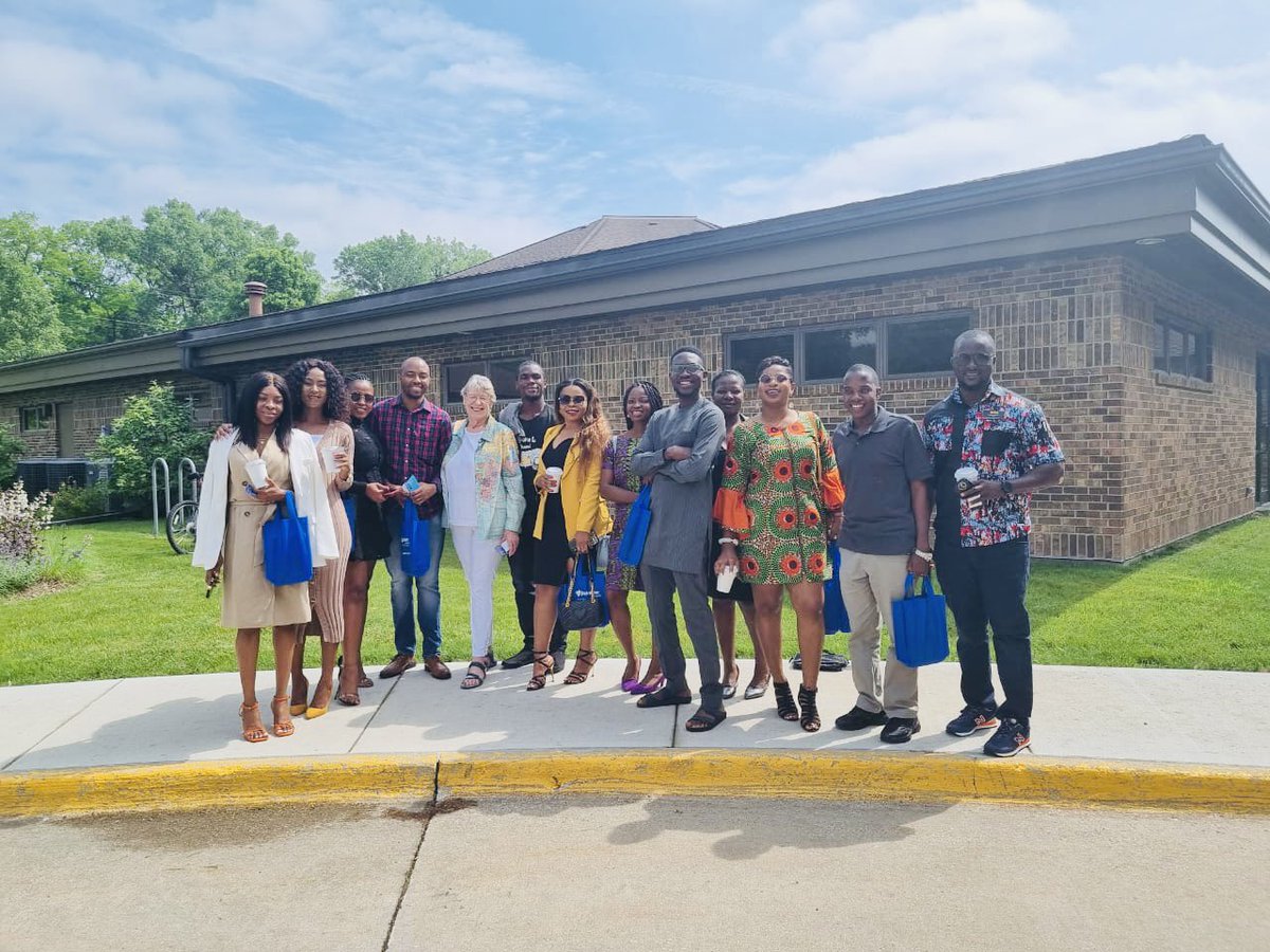 chrisczadi's tweet photo. Hawkeyes after Sunday service at Parkview church in Iowa city 🇨🇩🇬🇭🇲🇼🇰🇪🇬🇶🇳🇬🇿🇼 🇱🇷

#MWF22 #Iowa #MandelaFellows 
@USEmbKinshasa @WashFellowship https://t.co/2kqXt0gSD0