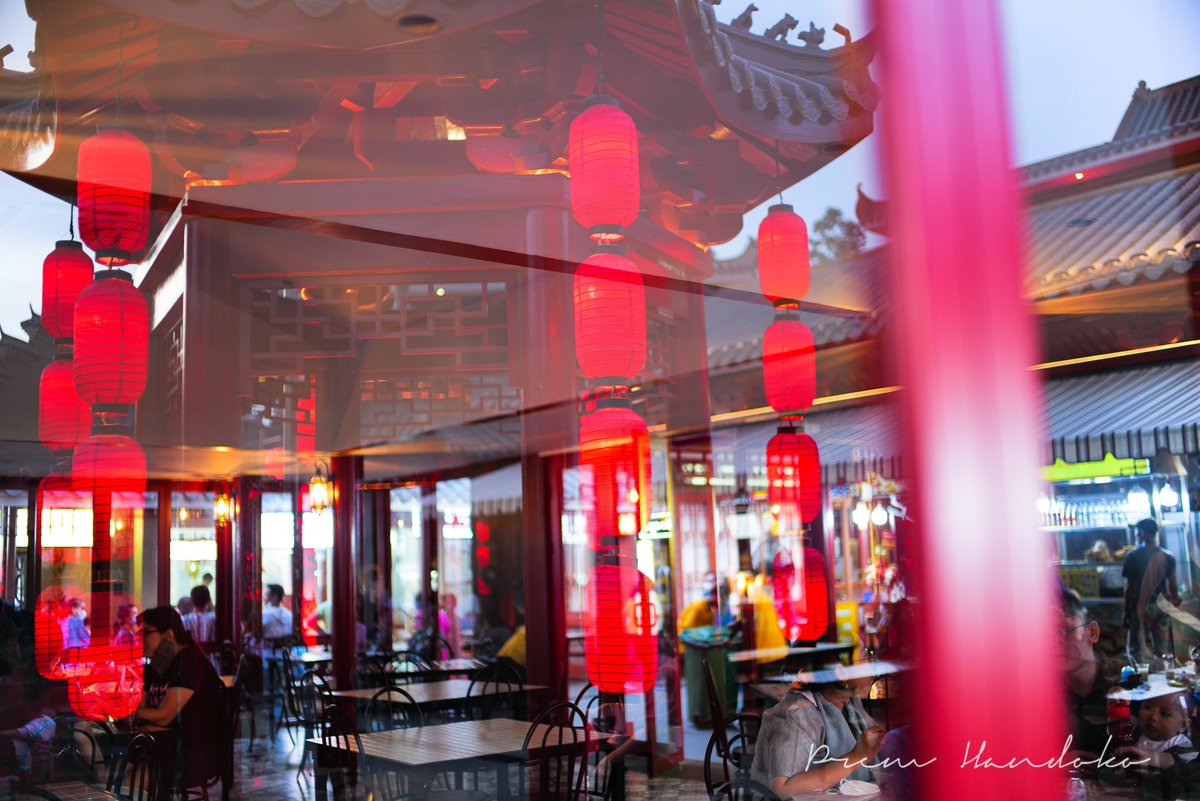 prem_handoko's tweet photo. Window reflection at the #OldShanghai Jakarta

#leicastoreid  #leicaslsystem #leicasl2
#leica #leicacamera #streetphoto #35mm #streetart https://t.co/s9e0TI8q53