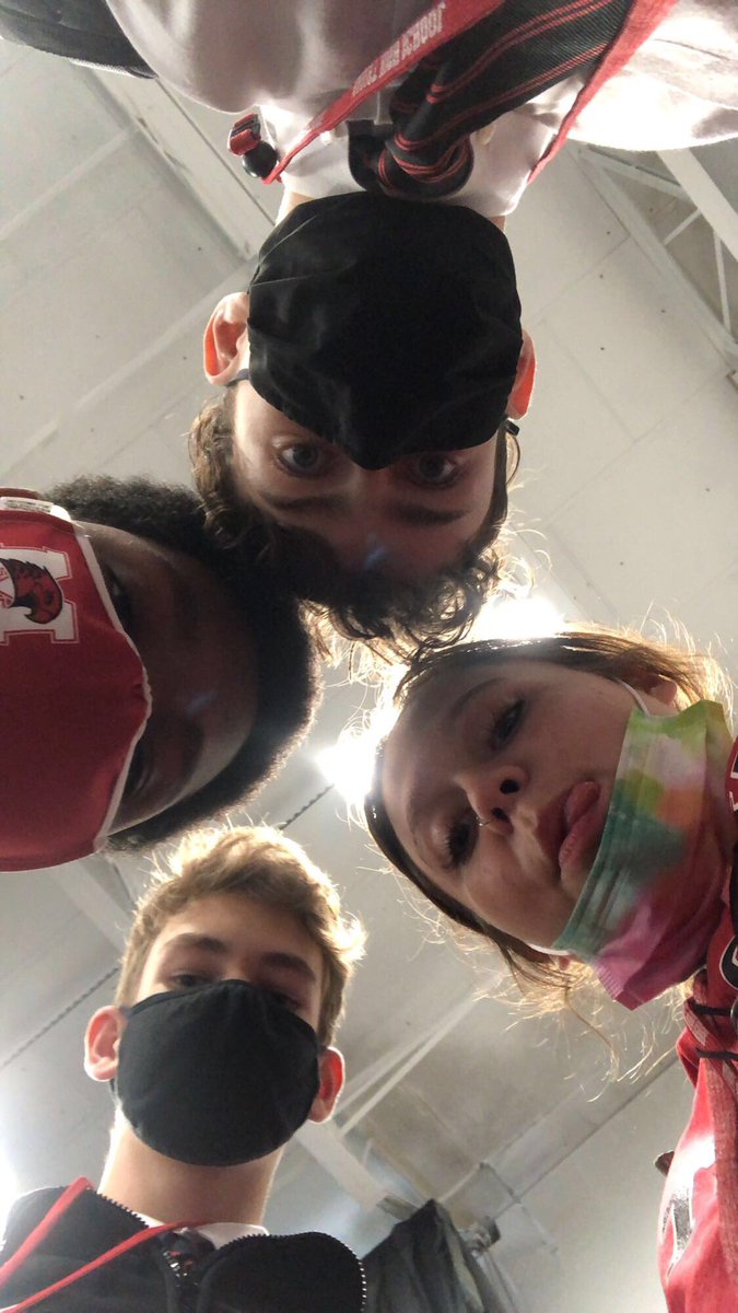 qotsa69's tweet photo. just a marist band appreciation post❤️... #lastnightasasenioratmaristconfessions https://t.co/yfN6iJajRB