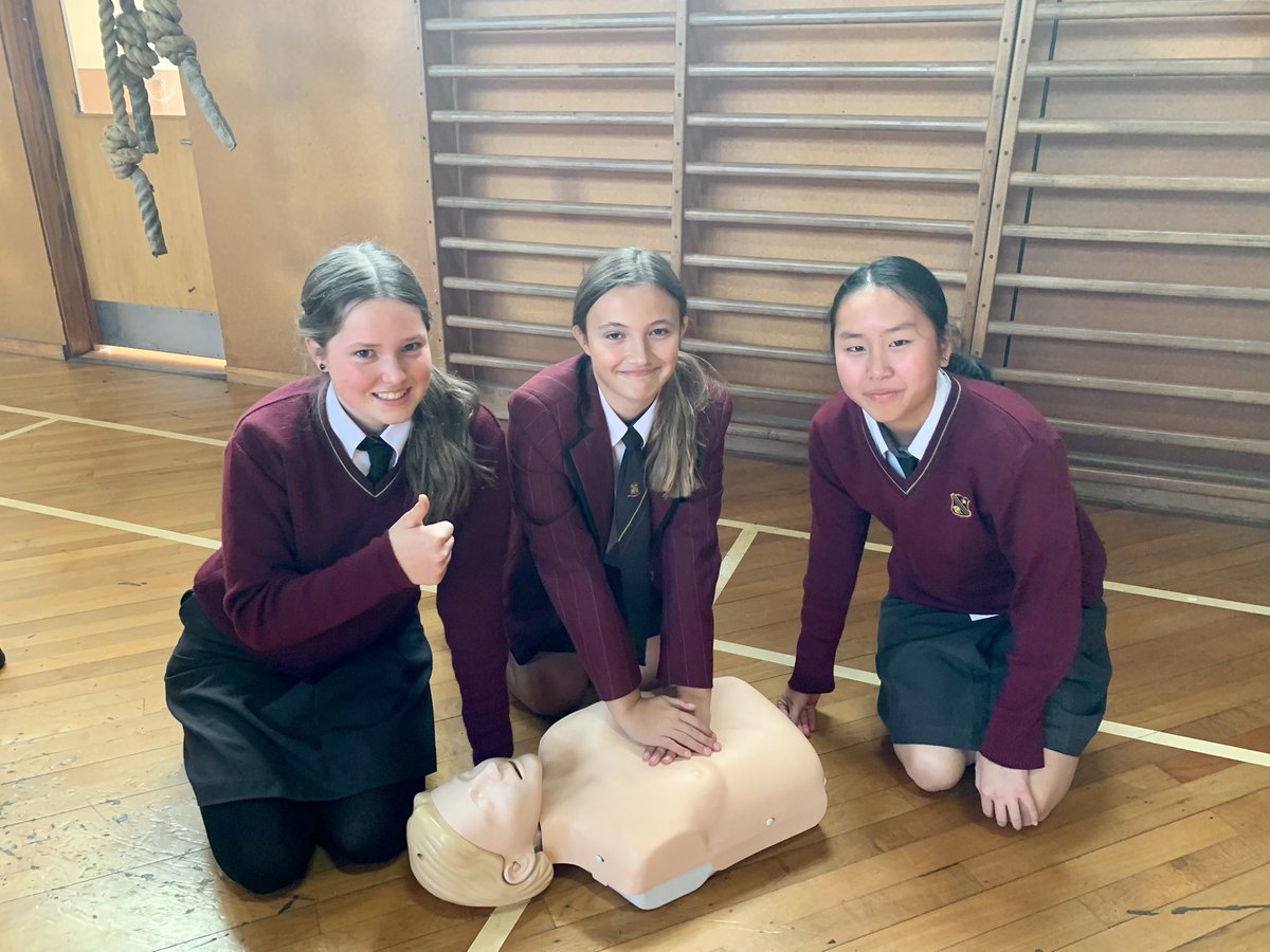 3StepsforLife's tweet image. We were excited to deliver our first 3 Steps for Life in High Schools programme to Hamilton Girls this week. 420 students now have the knowledge on how to save a life. 💛
 
Keen for a programme at your school? Reach out to our team by emailing ✉️ 3stepsforlife@stjohn.org.nz