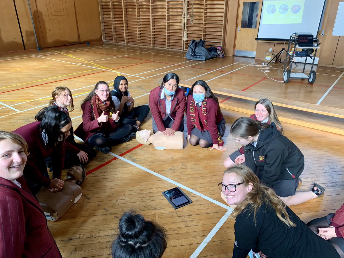 3StepsforLife's tweet image. We were excited to deliver our first 3 Steps for Life in High Schools programme to Hamilton Girls this week. 420 students now have the knowledge on how to save a life. 💛
 
Keen for a programme at your school? Reach out to our team by emailing ✉️ 3stepsforlife@stjohn.org.nz