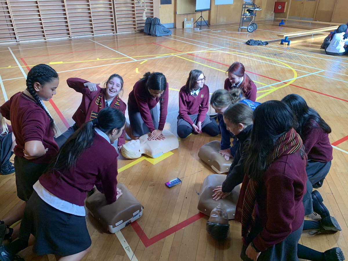 3StepsforLife's tweet image. We were excited to deliver our first 3 Steps for Life in High Schools programme to Hamilton Girls this week. 420 students now have the knowledge on how to save a life. 💛
 
Keen for a programme at your school? Reach out to our team by emailing ✉️ 3stepsforlife@stjohn.org.nz