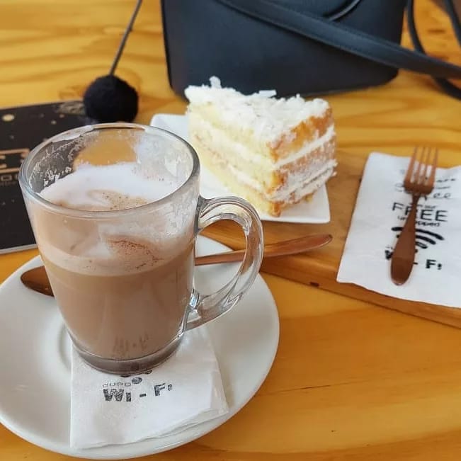 thobile_sn's tweet photo. @TheDjManSA @METROFMSA This vanilla something (forgot the name) from @cupocafe, they don't have it anymore 🥺.  Now I enjoy the red velvet from house of coffees. https://t.co/OygWzaugCM