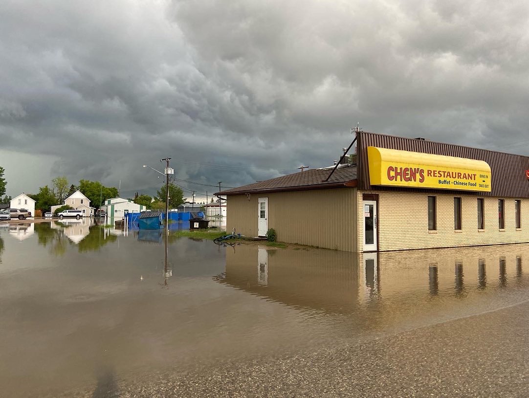 twmnews's tweet photo. Heavy rain rolled through Watrous and Manitou Beach early Monday evening. https://t.co/GQOIkU80DB