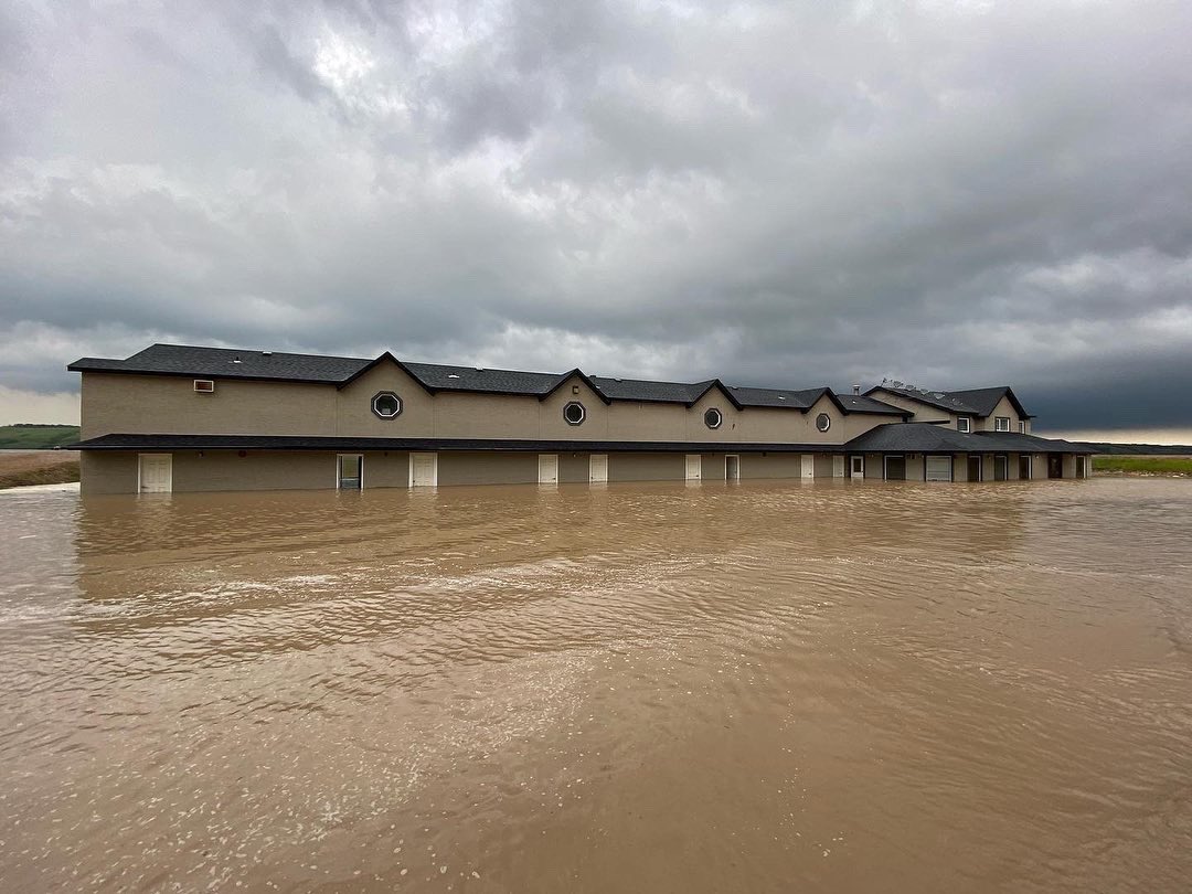 twmnews's tweet photo. Heavy rain rolled through Watrous and Manitou Beach early Monday evening. https://t.co/GQOIkU80DB