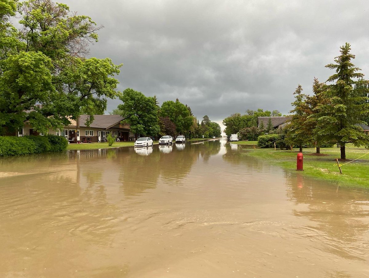 twmnews's tweet photo. Heavy rain rolled through Watrous and Manitou Beach early Monday evening. https://t.co/GQOIkU80DB