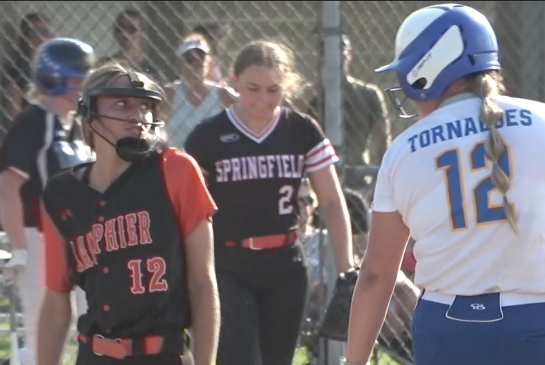Channel1450com's tweet photo. Area Edges CS8 In Senior Softball All Star Game https://t.co/euBLDbPLKm https://t.co/2NK5iOlkNE