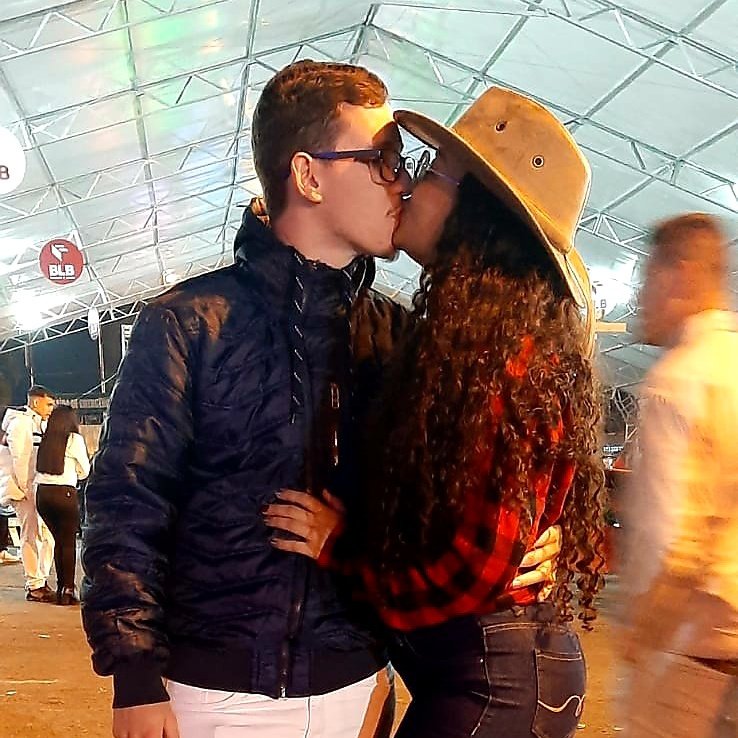 EmillySilva000's tweet photo. A peoa que laçou o coração do moço 🤠❤ @CoradelVitor https://t.co/Qh4s2EwKd6