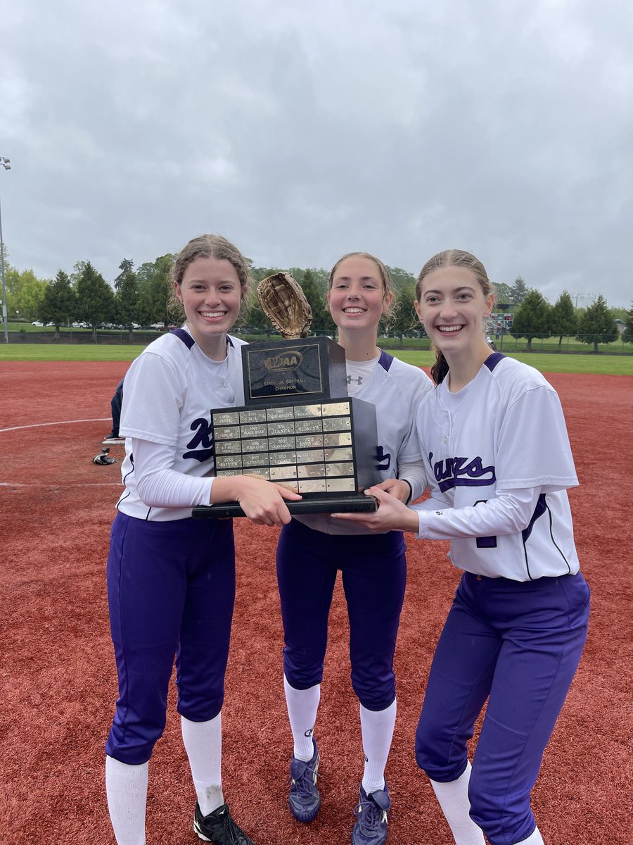 roe_dee's tweet photo. It’s World Softball Day! Congrats to LF #marymadalineroe &amp; her ⁦@kangsfastpitch⁩ team on 3A State Title! #worldsoftballday #fastpitch #actress #athlete
⁦⁦@wiaawa⁩ ⁦@MoviefreakSara⁩ https://t.co/FtJfjoZuxw