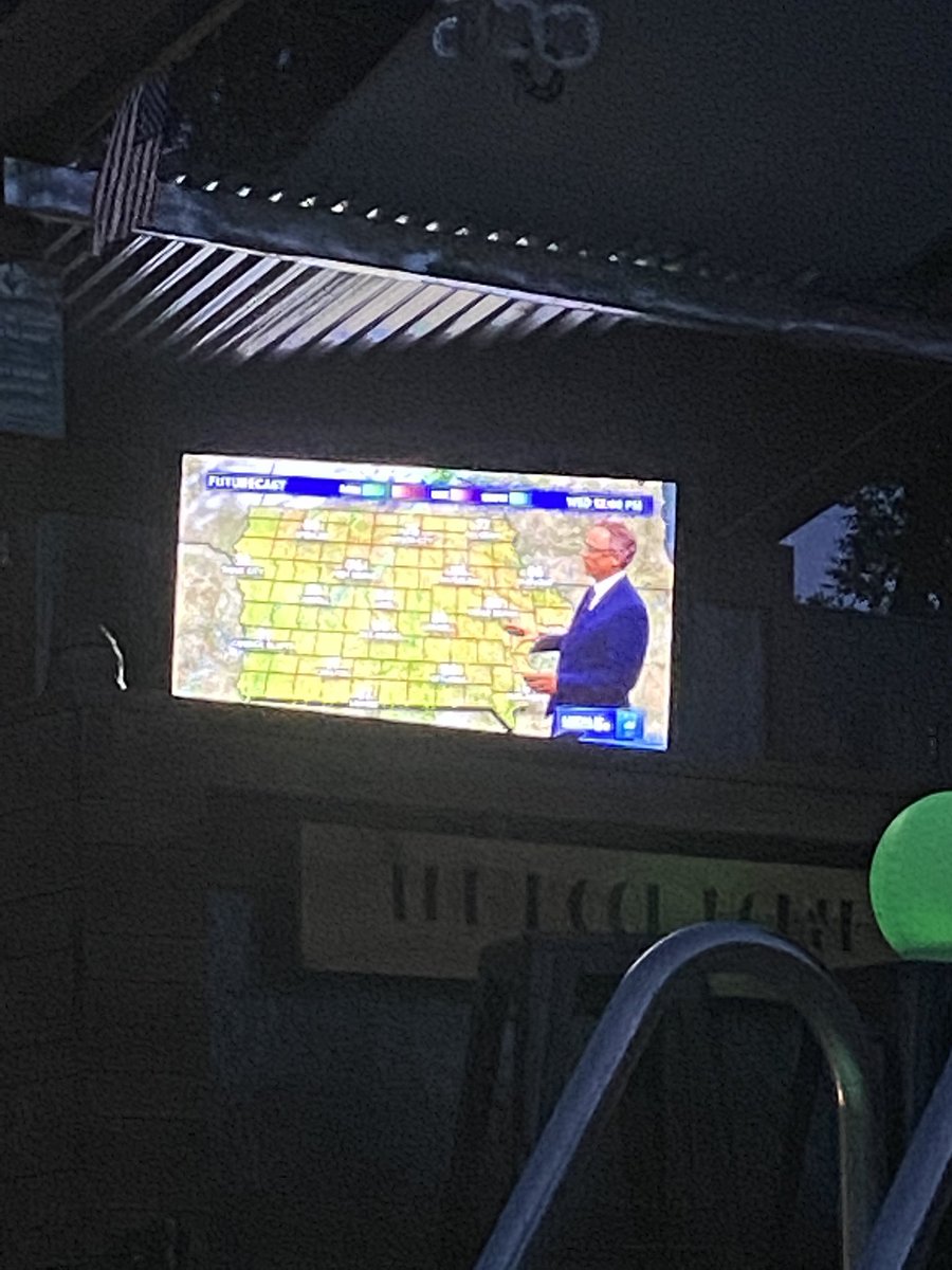 BWOdsm's tweet photo. Watching @weareiowa5news @BradEdwardsABC5 @SamanthaMesaTV to see if itโs #cooledoff enough to get out of the #pool ๐ https://t.co/2AEgI1YISV