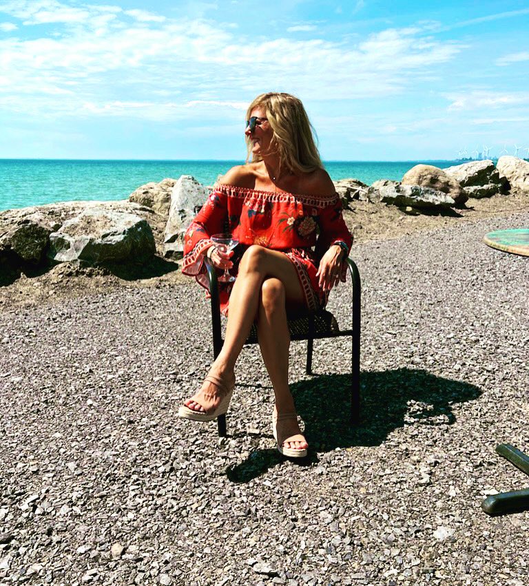 Sunshine and Prosecco☀️🍾#summer