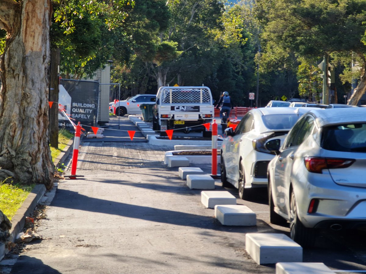 rsepsot's tweet photo. The Hensderson Road cycleway is becoming permanent with concrete dividers and a much safer, smoother surface. Another great addition to our cycling network. Great work @cityofsydney @SydneyCycleway @TransportforNSW https://t.co/CKxjfGCppI