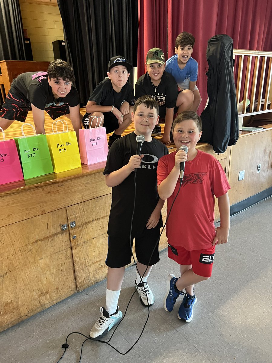 Who doesn’t love Karaoke Day? We love to sing! 😎