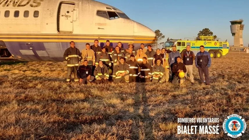El sábado 11 de junio los cursantes de II nivel de nuestra Institución se capacitaron en Incendio y Rescate en Aeronaves, dictada por ANAC en las instalaciones del Aeropuerto Internacional Ing. Ambrosio Taravella.

#BomberosBialetMasse #Bomberos #BomberosVoluntarios #BialetMasse
