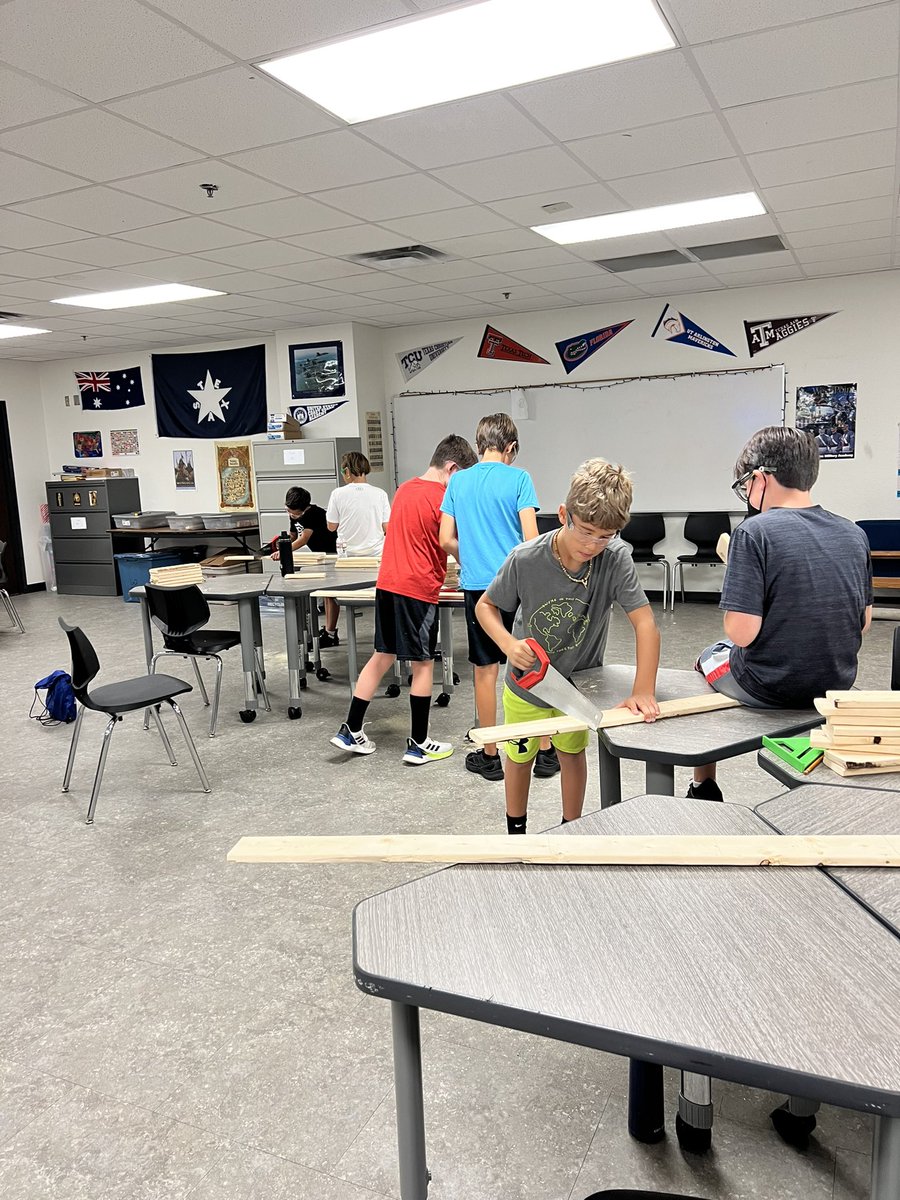SummerEnGCISD's tweet image. Woodworking in full effect! 🥽🪚