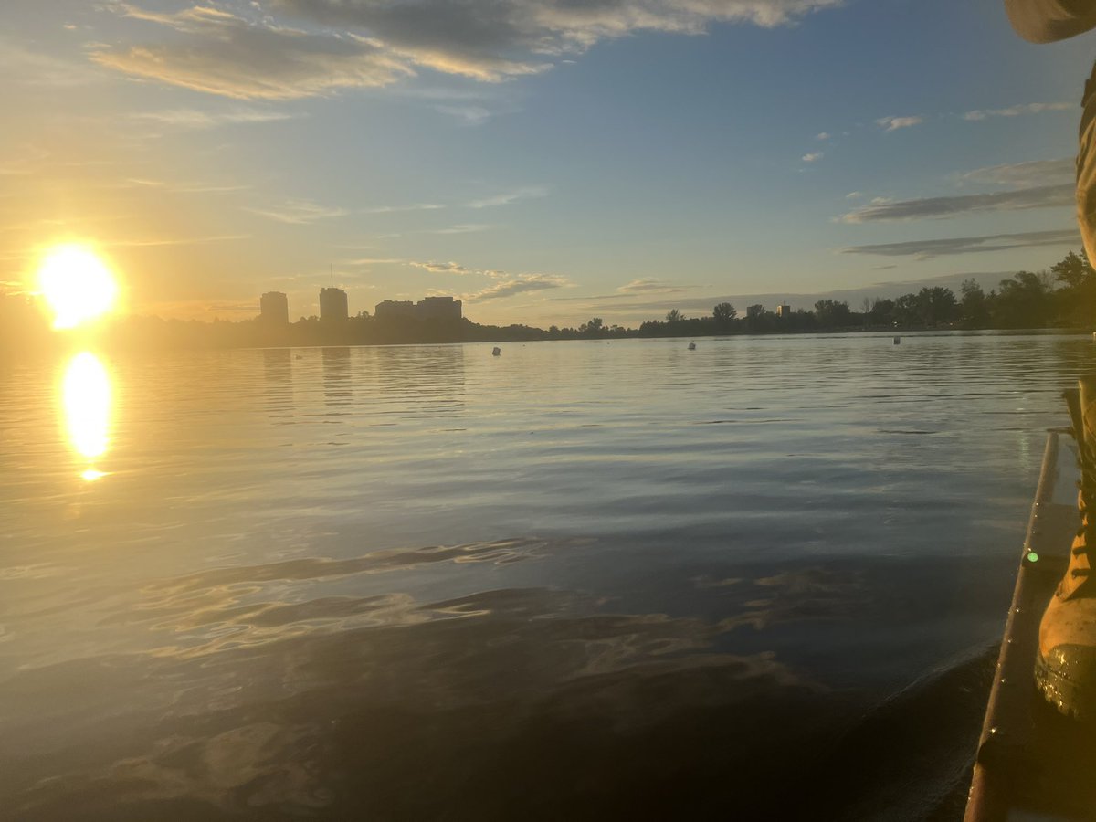 melhaskins's tweet photo. Another practice in the books for Bizzy Barflies 🐝🍸

Some laughs, some paddling, some splashing, some rearranging the seating, all with amazing colleagues @ACHospTourism @ACBizSchool 

Paddles up!

@ottdragonboat https://t.co/BiKnfbgzzR