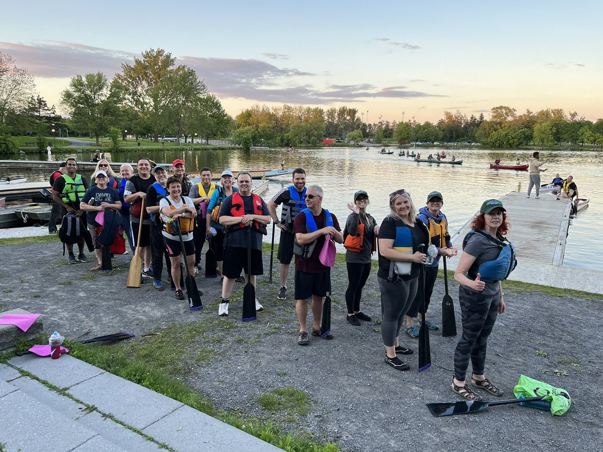 melhaskins's tweet photo. Another practice in the books for Bizzy Barflies 🐝🍸

Some laughs, some paddling, some splashing, some rearranging the seating, all with amazing colleagues @ACHospTourism @ACBizSchool 

Paddles up!

@ottdragonboat https://t.co/BiKnfbgzzR