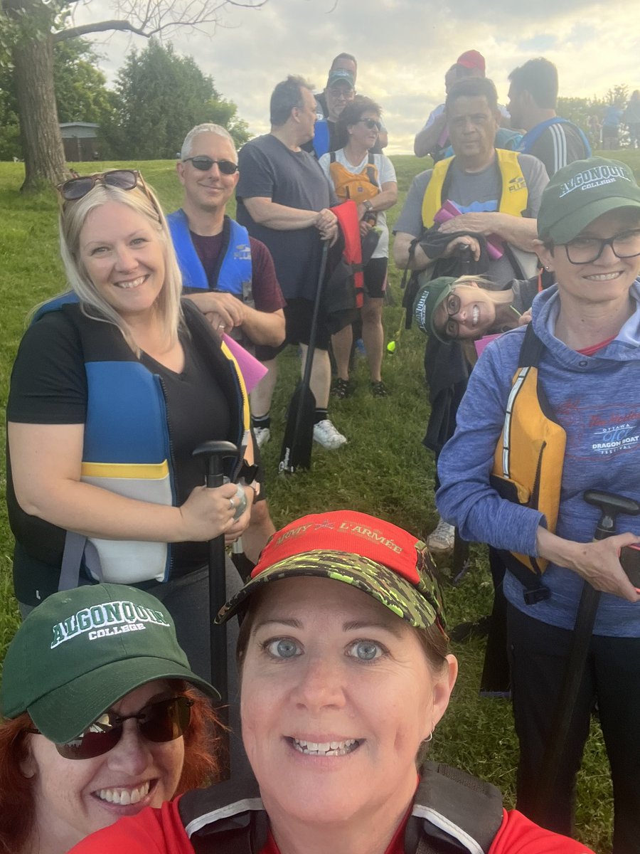 melhaskins's tweet photo. Another practice in the books for Bizzy Barflies 🐝🍸

Some laughs, some paddling, some splashing, some rearranging the seating, all with amazing colleagues @ACHospTourism @ACBizSchool 

Paddles up!

@ottdragonboat https://t.co/BiKnfbgzzR