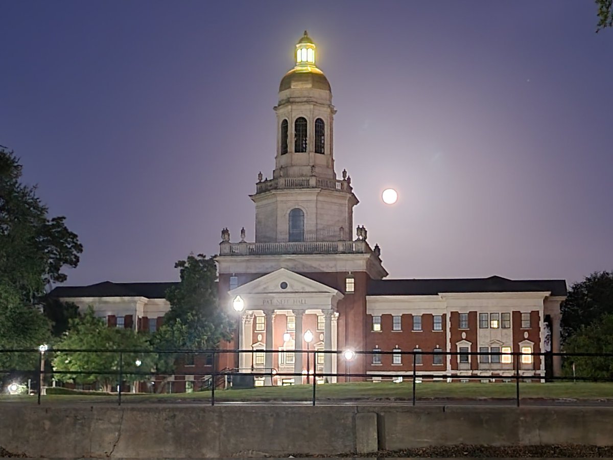 maverickbear's tweet photo. Beautiful night with a full moon rising over Pat Neff Hall @Baylor.  #ProEcclesia #ProTexana https://t.co/RA5yFMG38V