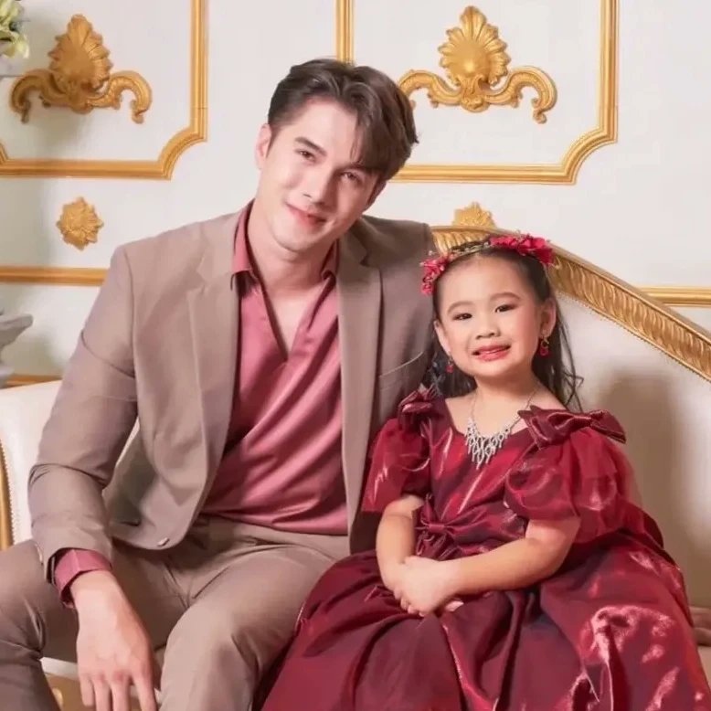 thongraya_mikk's tweet photo. daddy mik 😆😆😆

รูปสวยๆจากนิตยสาร Style Kids 
#นายแบบนางแบบเด็ก #ถ่ายหน้าปกนิตยสาร
#stylekids #มิกค์ทองระย้า 
#mik_thongraya
#สายเลือดสองหัวใจ
#บ่วงวิมาลา https://t.co/cveVAC74lR