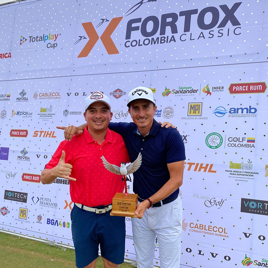 tomvargasortiz's tweet photo. 🏆CAMPEÓN🏆

@tommycocha 

QUE GRANDE QUE SOS AMIGO!!! GIGANTE BRO!!! 🍾🍾🍾

#FortoxColombiaClassic #TeamOPC #PGALA #AguanteTommy #DaleBoca https://t.co/7qvUZ1rK9R
