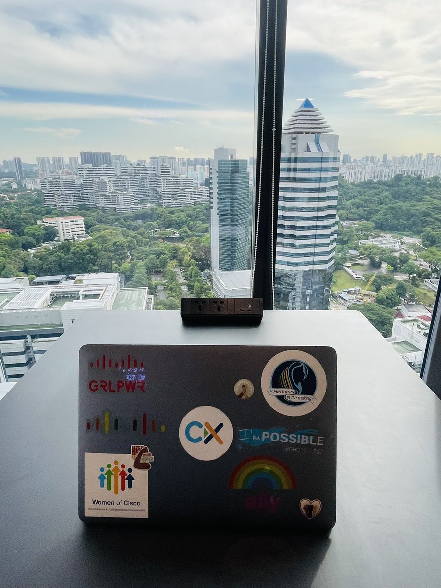 VarshaKanwar's tweet image. First time at #Cisco Singapore office made more special meeting, in person, one of my fav. #CiscoAPJC #WomenOfCisco role models, the incredibly inspiring 😍 @Taybk. 
Thank you BK for the brief yet very energizing chat. #YouInspire 🙌🏽 #WeAreCisco #WomenInTech #ExampleIsLeadership