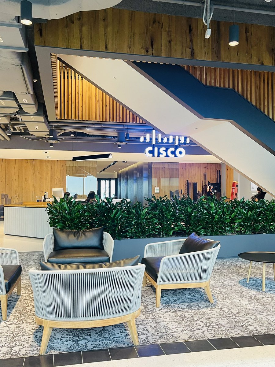 VarshaKanwar's tweet image. First time at #Cisco Singapore office made more special meeting, in person, one of my fav. #CiscoAPJC #WomenOfCisco role models, the incredibly inspiring 😍 @Taybk. 
Thank you BK for the brief yet very energizing chat. #YouInspire 🙌🏽 #WeAreCisco #WomenInTech #ExampleIsLeadership