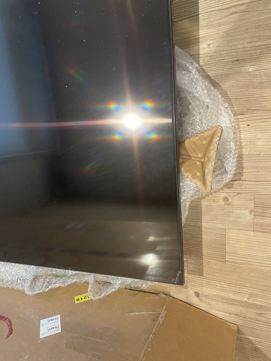 jinal1211's tweet photo. FedEx has the audacity to deny a claim for my broken TV that they insured themselves for $1000 when I got it shipped. Acc to @FedEx packaging was not right, if so why insure it and if you did you should have repacked it to meet the packing standards. @FedExHelp @FedexUSA https://t.co/53c4xwaLgx