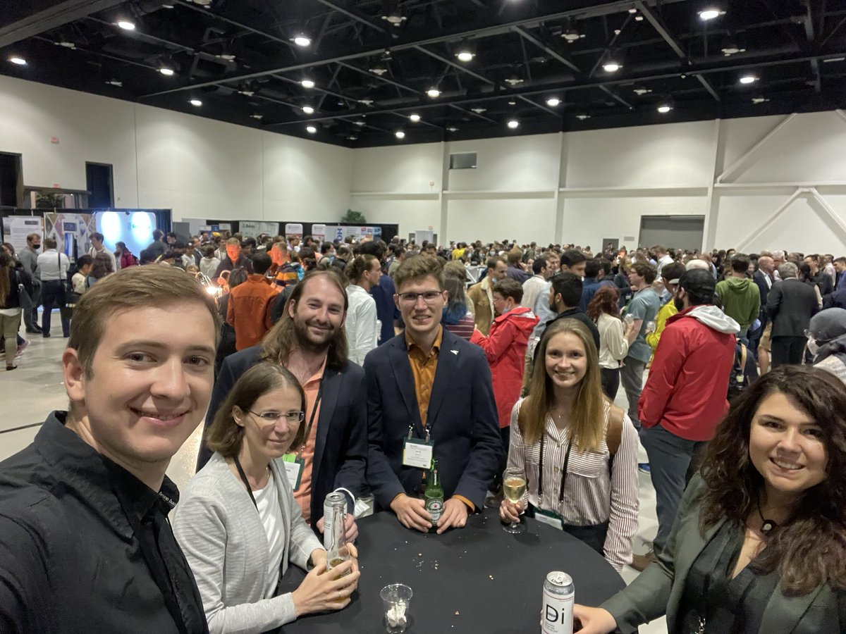 Back in life: we are greatly enjoying attending the #CSC2022 #CCCE2022 in Calgary as the @Chemie_UMR people! @Uni_MR @kbeuthert @GinaStuhrmann