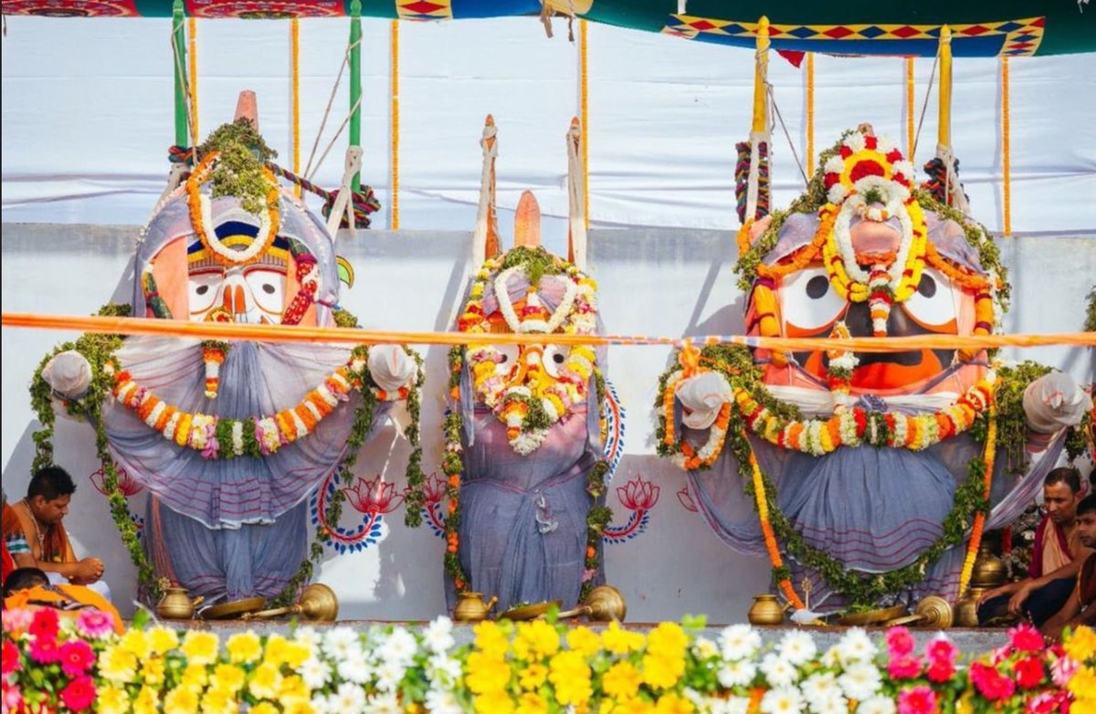 abhayips86's tweet photo. #Devasnana Purnima  of Mahaprabhu today.

Deities  of Jagannath, Balabhadra, Subhadra, Sudarshan n Madanmohan being  brought out from the Jagannath Temple  and taken in procession to the Snana Bedi. 
Lucky ones will see it in Puri .Rest on TV.

May Mahaprabhu bless us all. https://t.co/Av1AsIuPLE