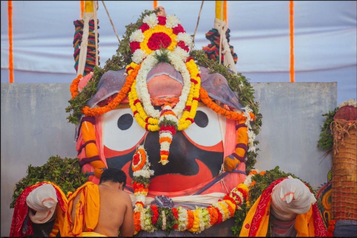 abhayips86's tweet photo. #Devasnana Purnima  of Mahaprabhu today.

Deities  of Jagannath, Balabhadra, Subhadra, Sudarshan n Madanmohan being  brought out from the Jagannath Temple  and taken in procession to the Snana Bedi. 
Lucky ones will see it in Puri .Rest on TV.

May Mahaprabhu bless us all. https://t.co/Av1AsIuPLE