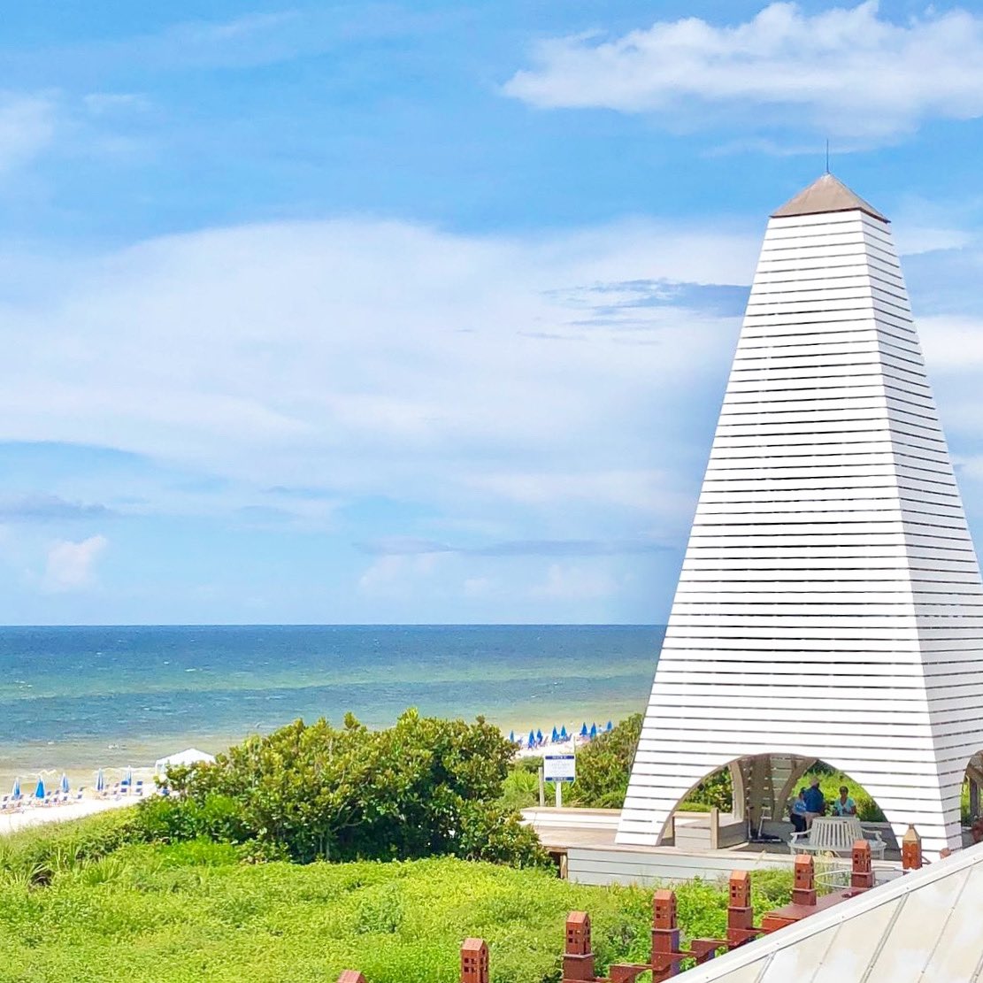 Paradise found. 📍 Just add a crisp glass of vino. 🥂 📷: @caitylincoln