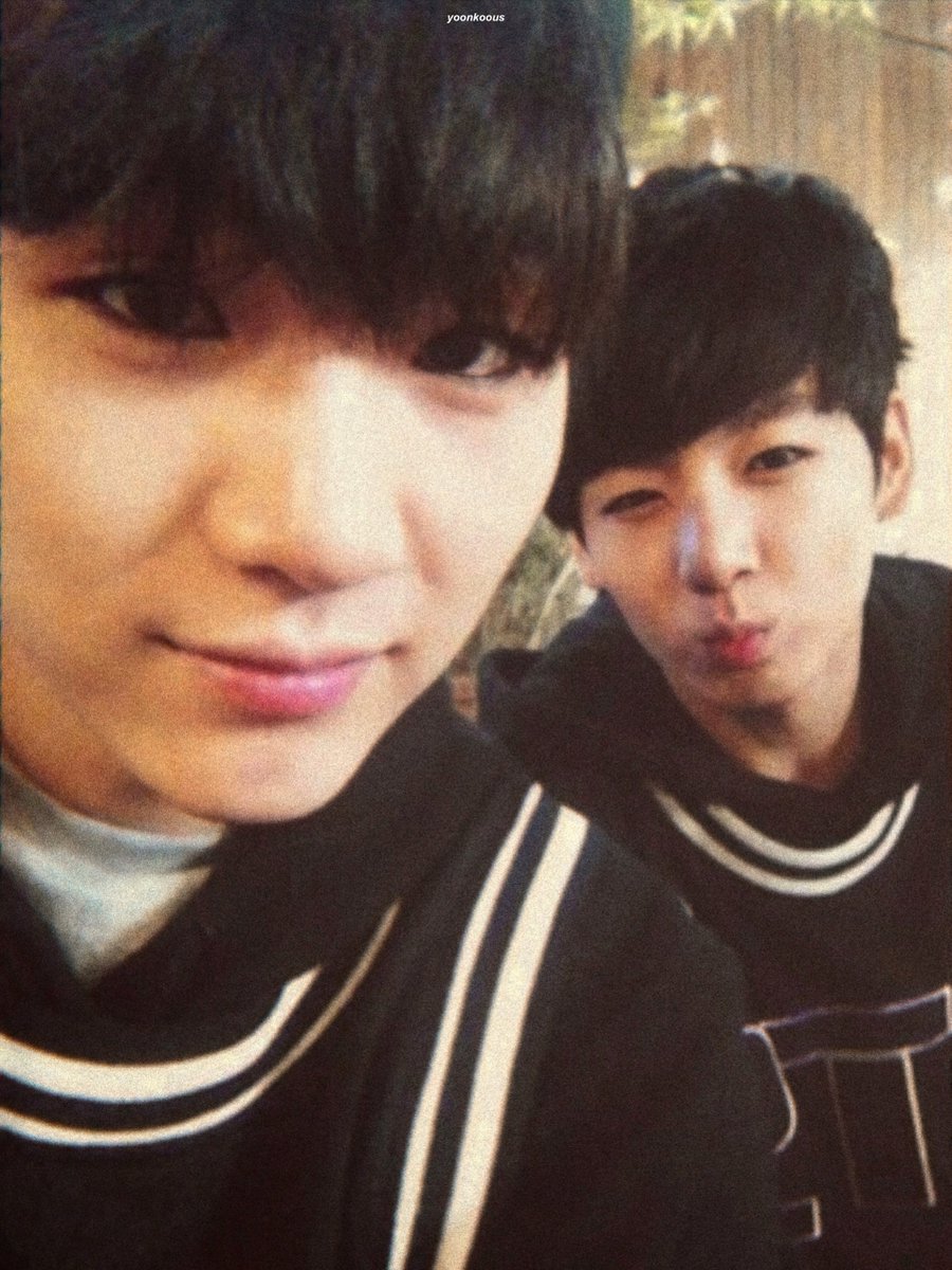 yoonkoous's tweet photo. it’s been 9 years since they posted these selcas 🖤 https://t.co/EonhxAMzYY