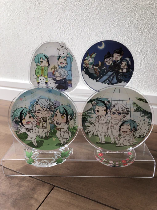 ろるちゃん(@ rol___00)との合作アクスタ春ver!!今回はガラ衣装で合わせたよ!今までのアクスタ並べてニコニコしましたこれで無事に春夏秋冬揃いました!!1年間合作お付き合いくださり有難うございました 